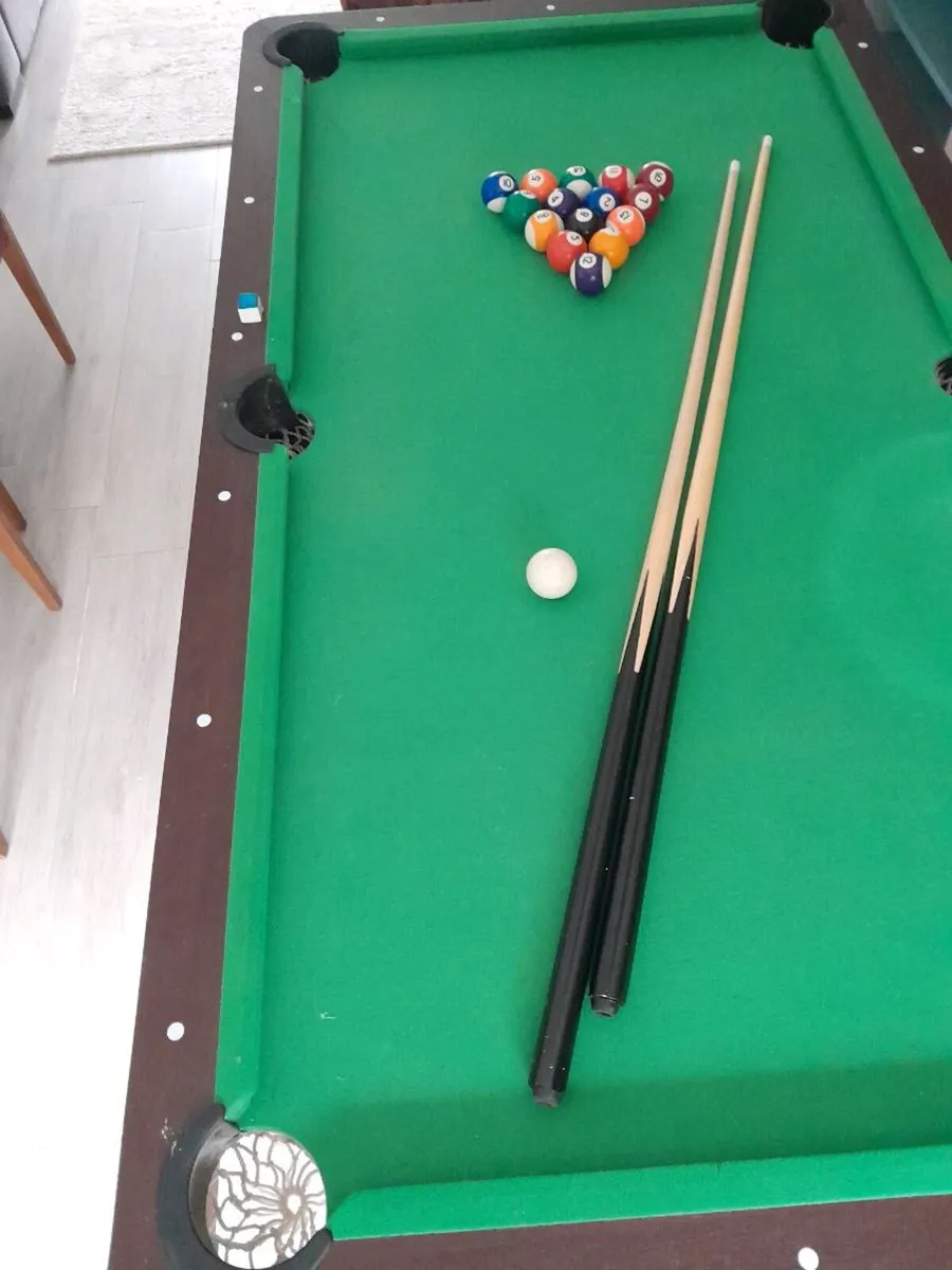 Pool table - Image 1