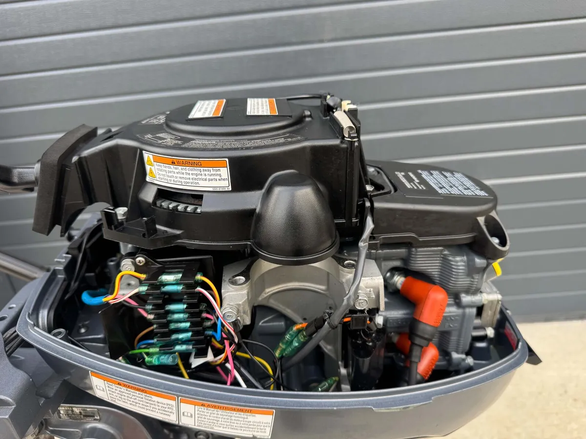 4-stroke outboard YAMAHA -6 hp - Image 4
