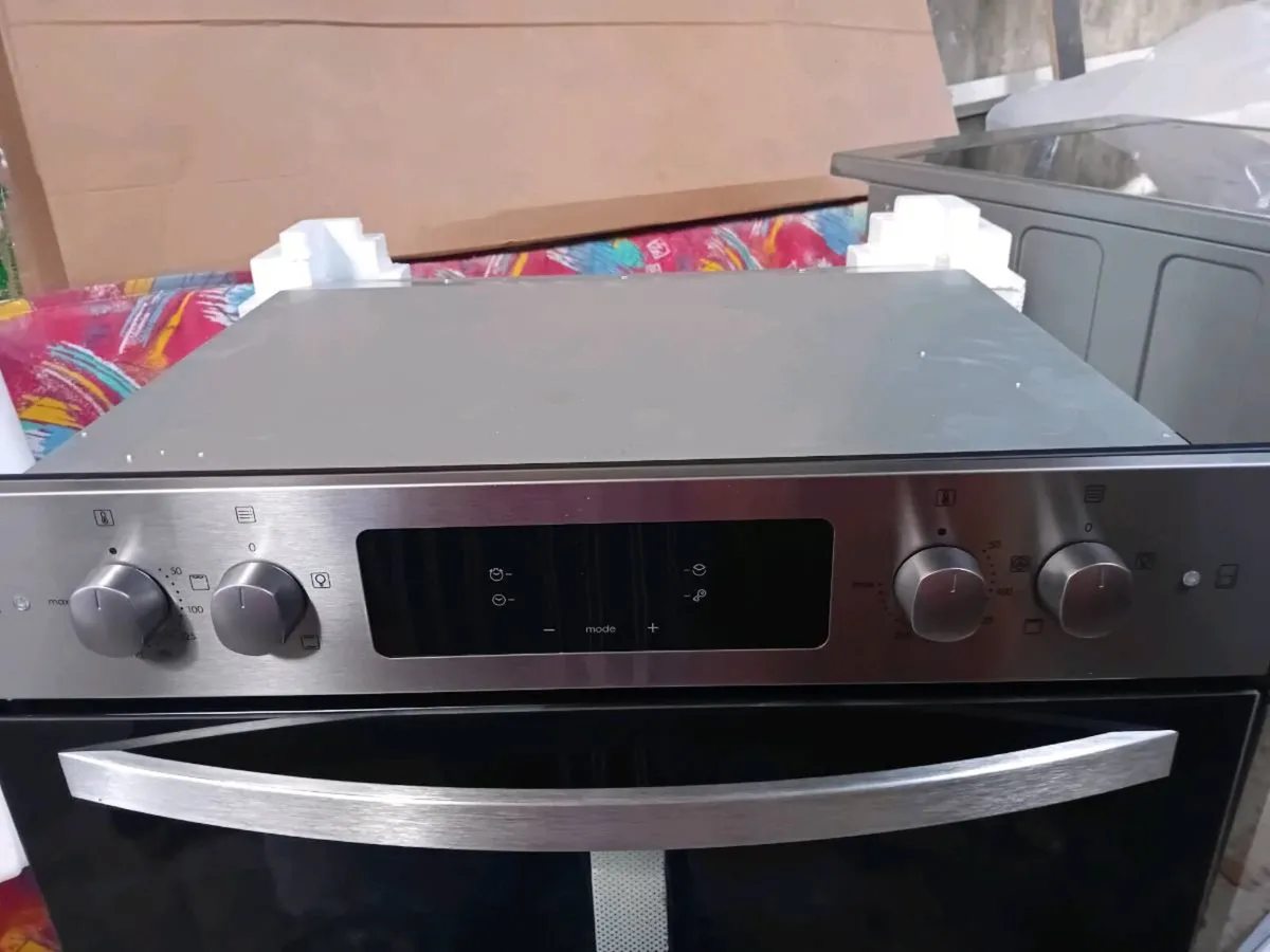 Brand new built in double oven - Image 3