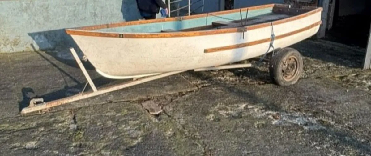 Lake boat - Image 1