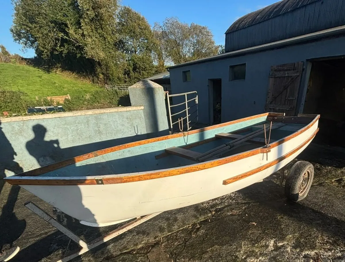 Lake boat - Image 2