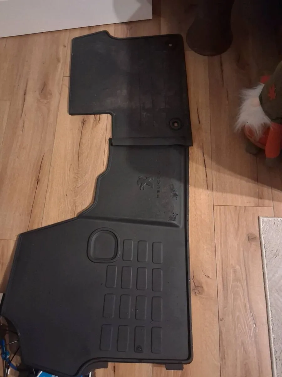 Peugeot expert rubber mat - Image 1