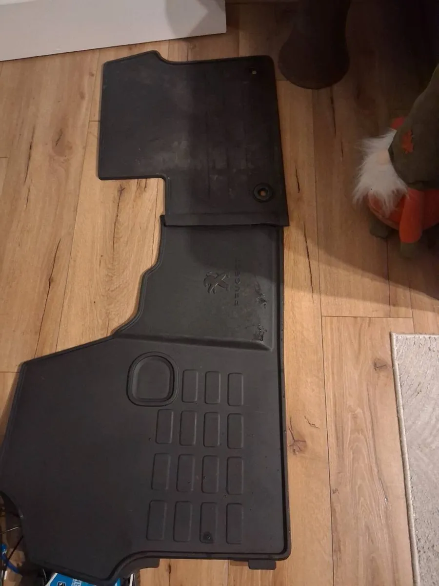 Peugeot expert rubber mat - Image 2