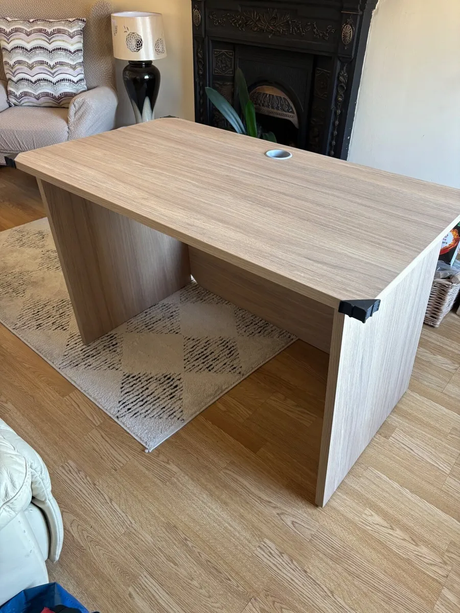 Office desk - Image 1
