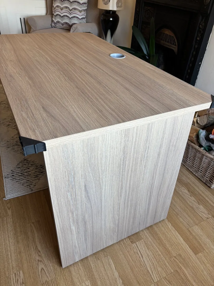 Office desk - Image 3