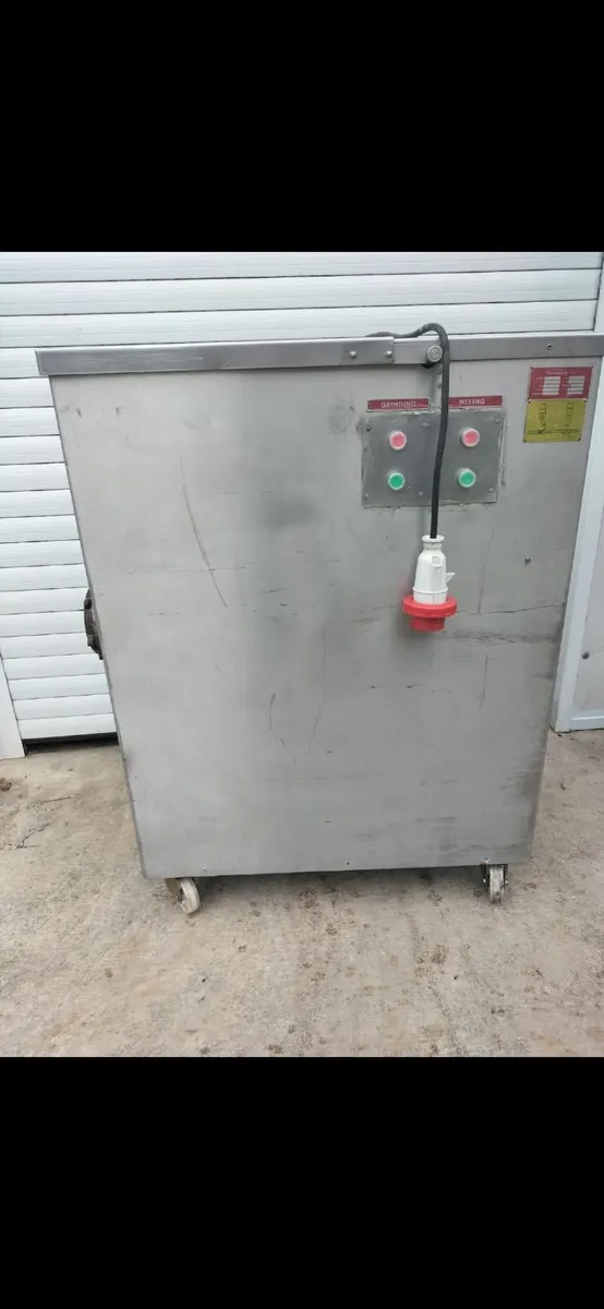 3 Phase 52 Mincer - Image 1