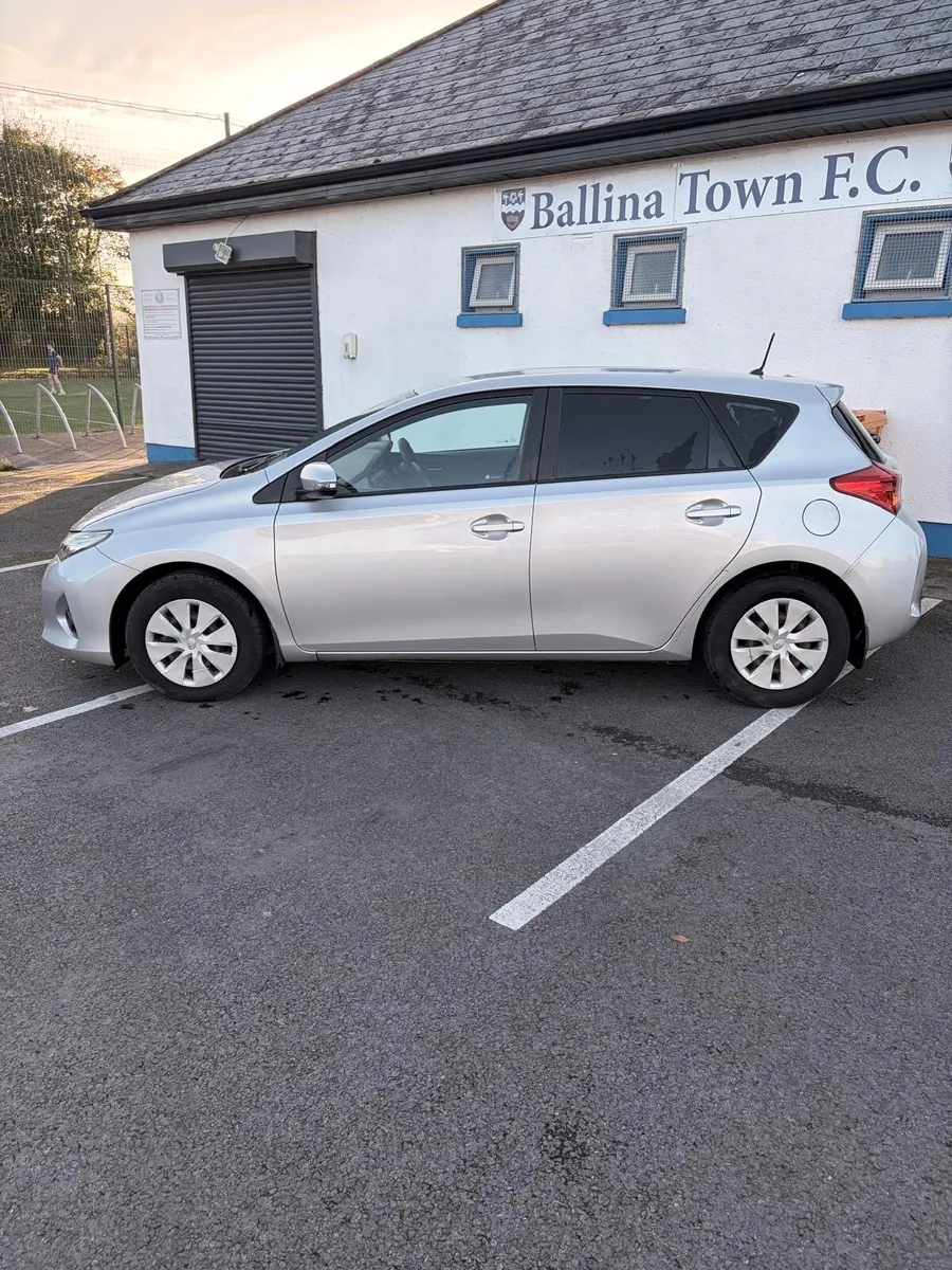 Toyota auris  van 2015 1.4 Diesel new cvrt - Image 4