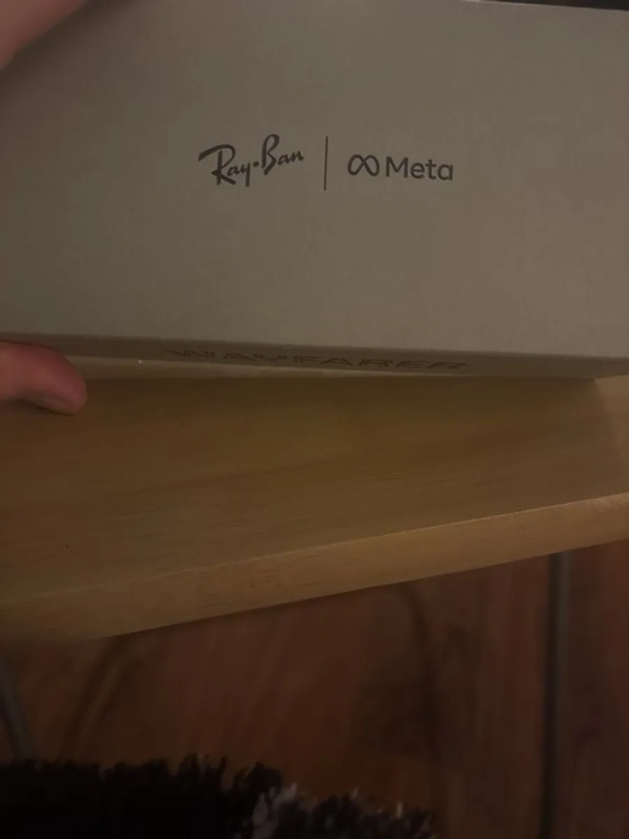 ray ban wayfarer shinyblack brand new never opened - Image 3