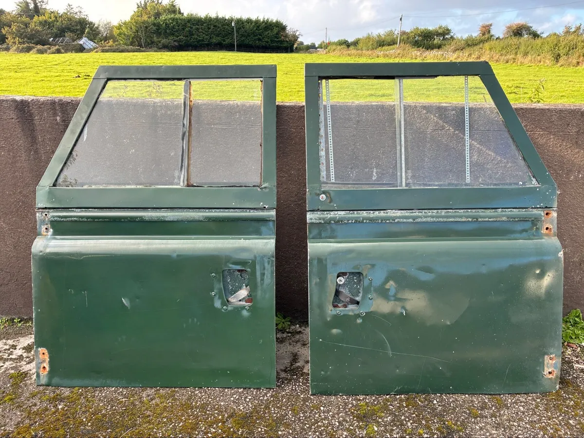 Defender seeies 3 front doors - Image 1