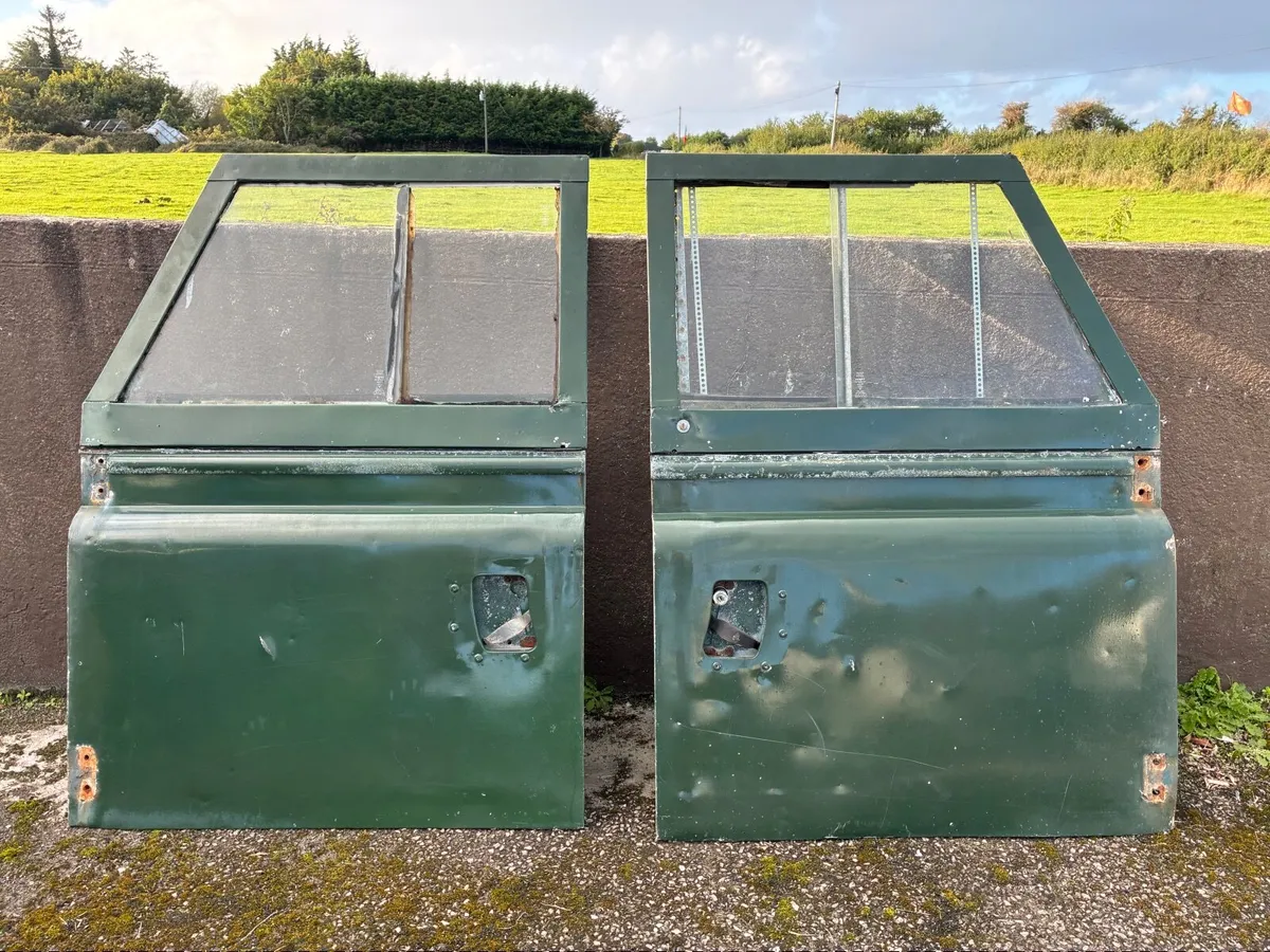 Defender seeies 3 front doors - Image 4