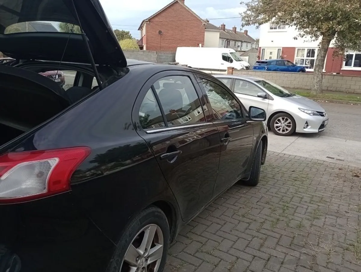 Mitsubishi lancer 2010 - Image 4