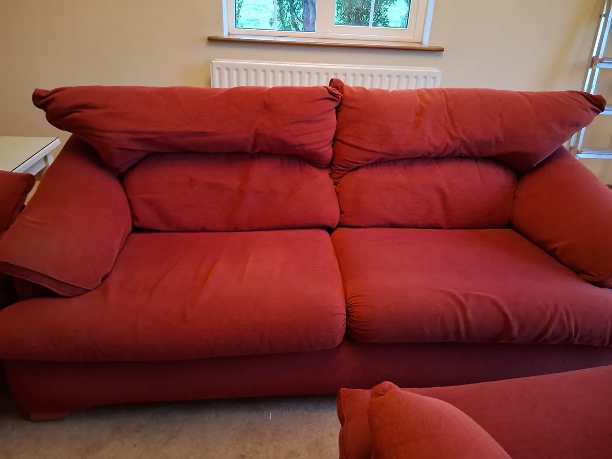 3 seater Sofa couch and 2 matching armchairs - Image 4
