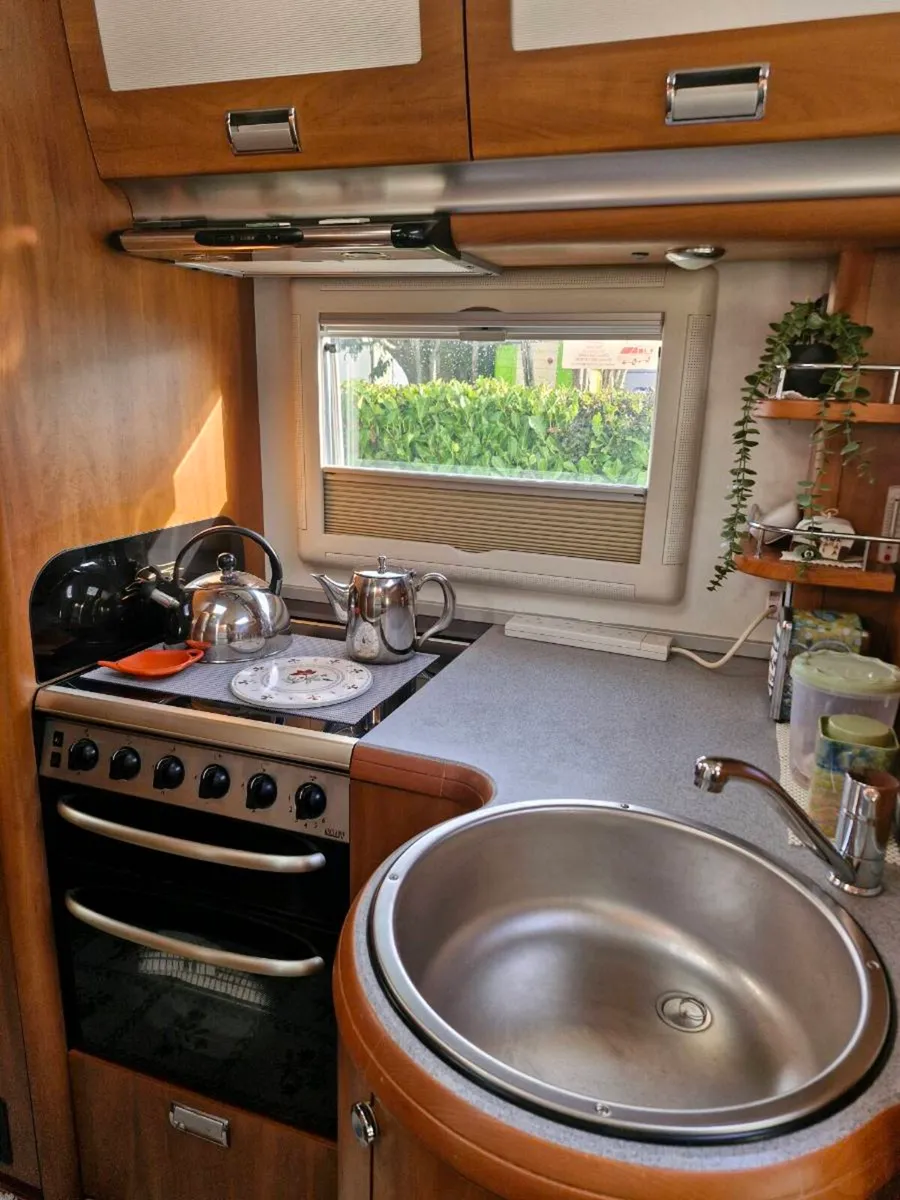 Motorhome - Image 4