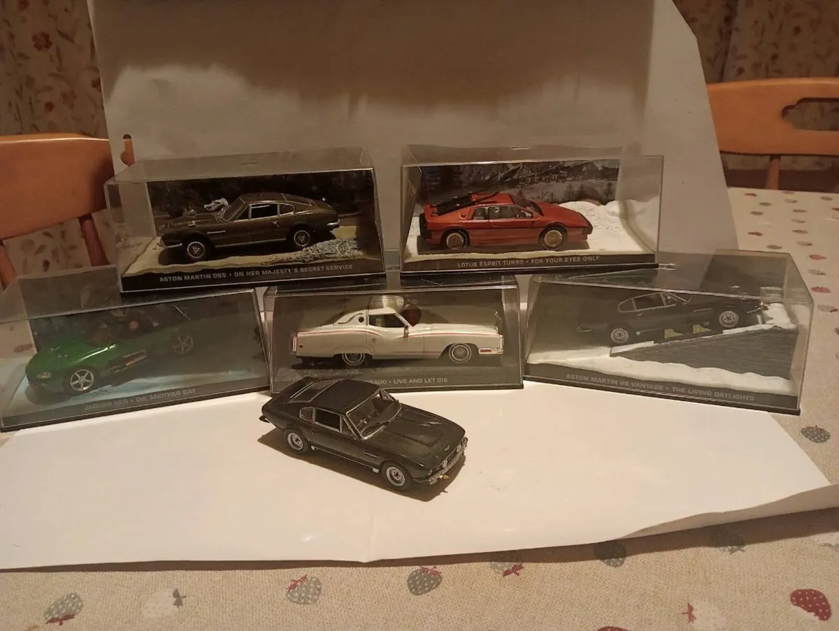 James Bond model cars - Image 1