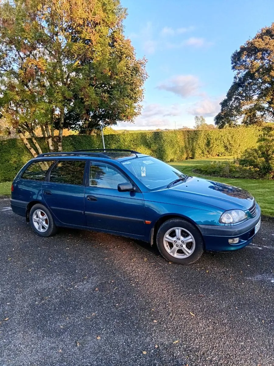 Toyota Avensis engine. - Image 1
