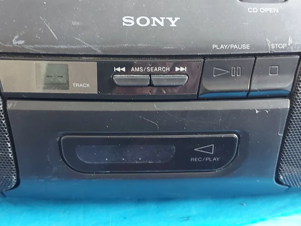 SONY CD Radio Cassette-Corder, Model No. CFD-8 - Image 2