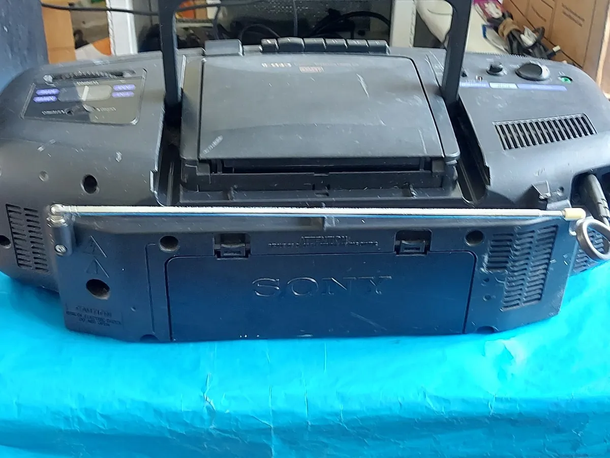 SONY CD Radio Cassette-Corder, Model No. CFD-8 - Image 4