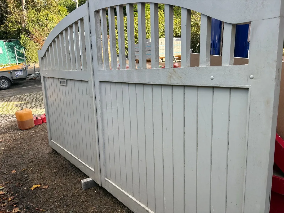 Double External Gates - Image 2