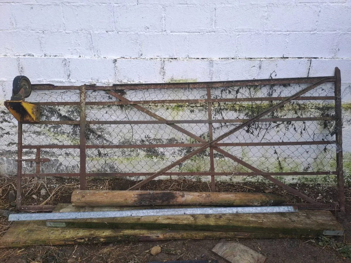 Old forge gate - Image 2