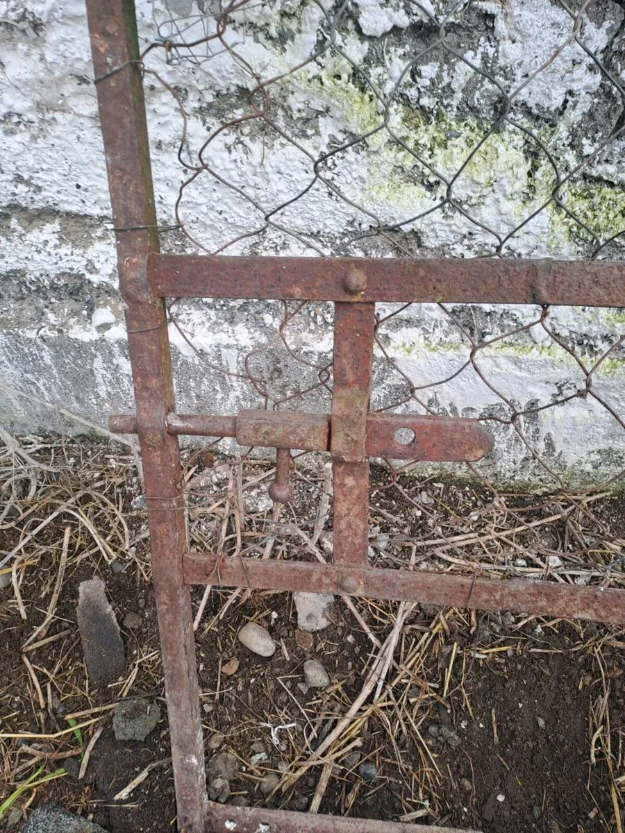 Old forge gate - Image 4