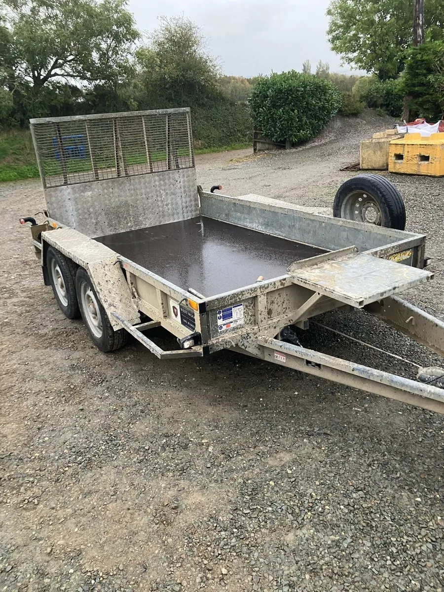 Trailer - Image 1