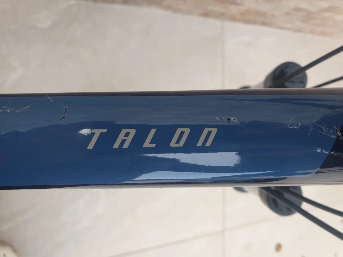 GIANT Bicycle - Image 3