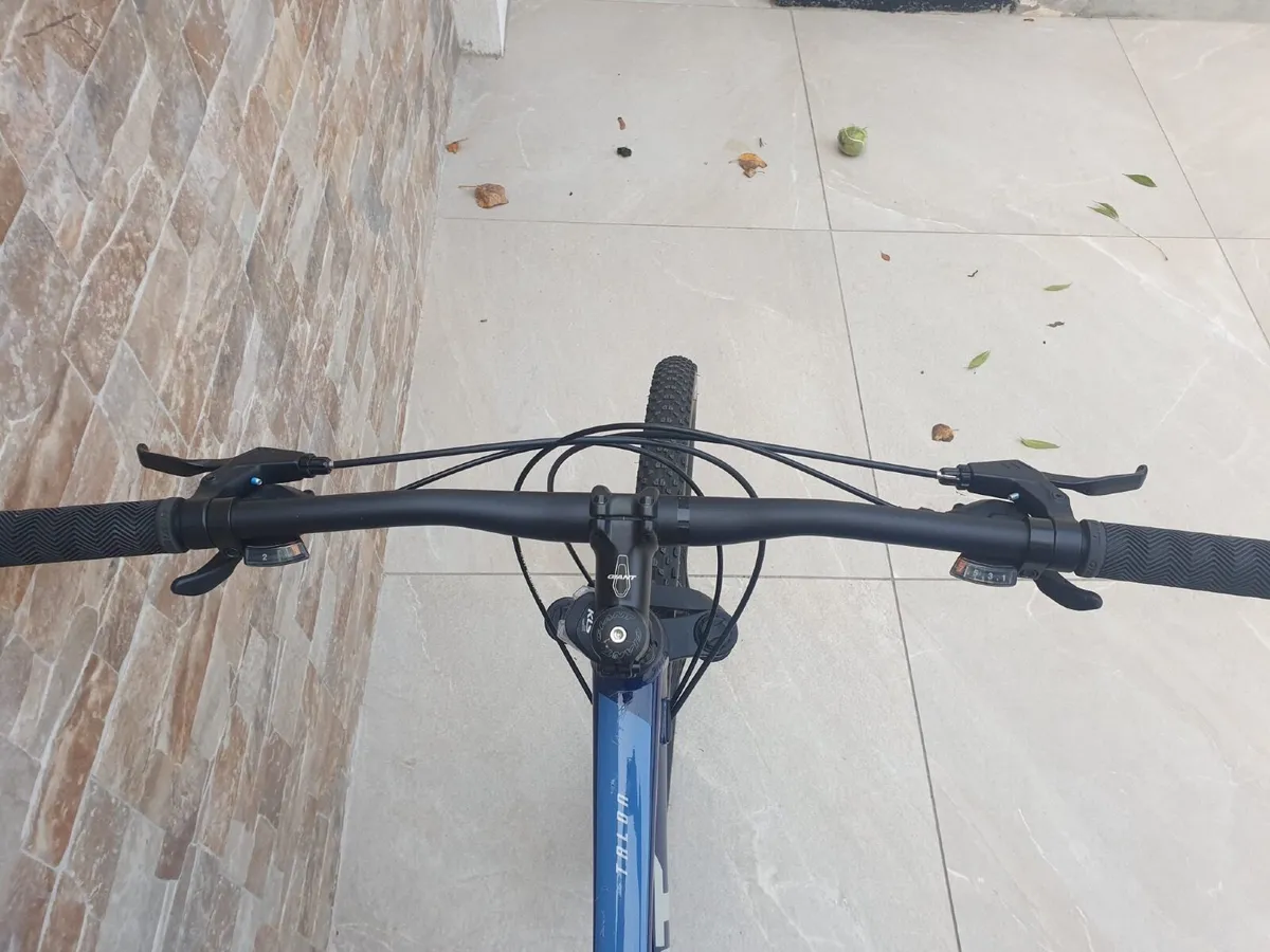 GIANT Bicycle - Image 4