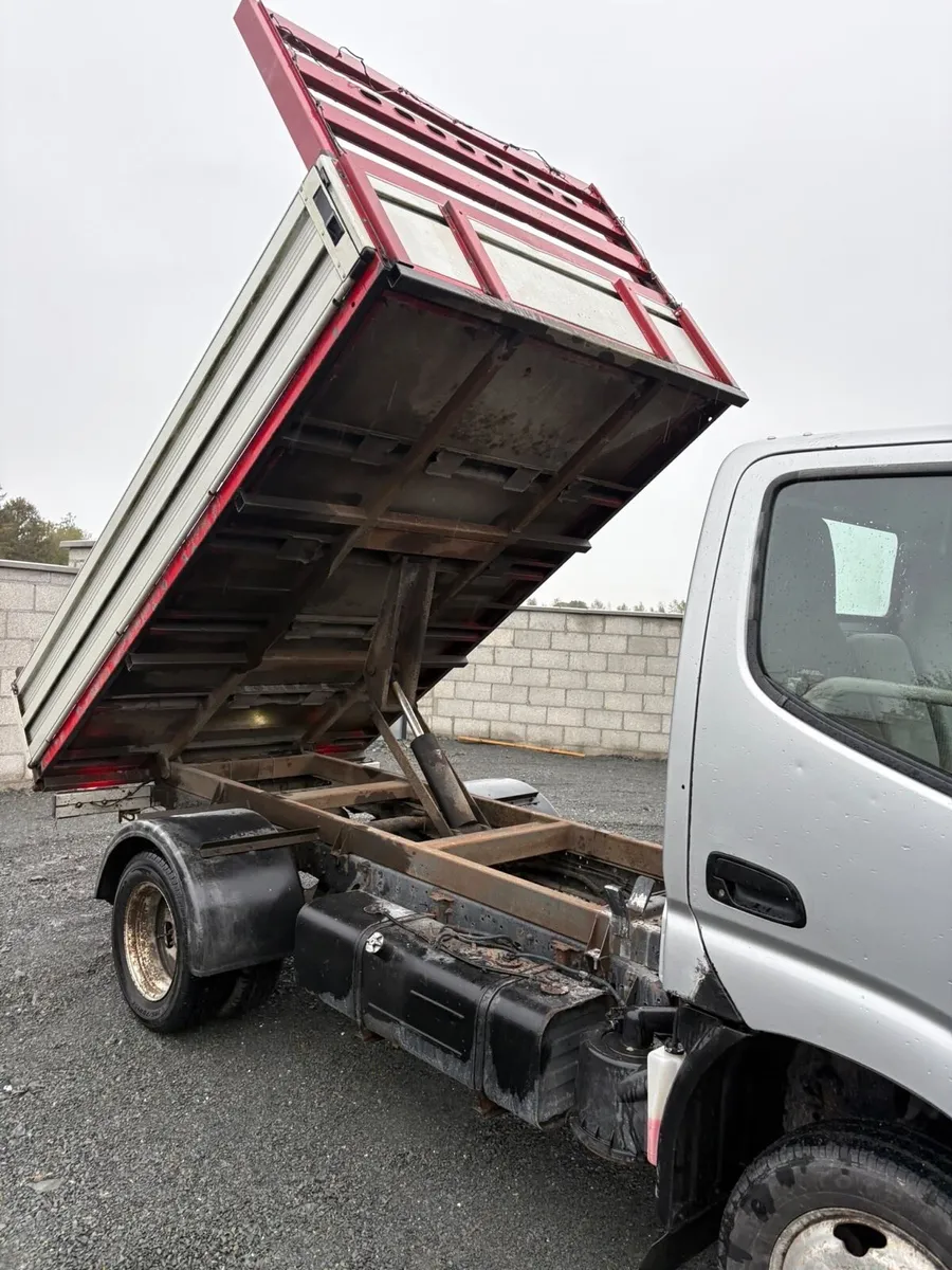 2003 Toyota Dyna - Image 4
