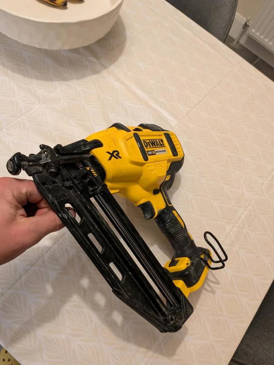 DeWalt nail gun 2nd fixing - Image 2