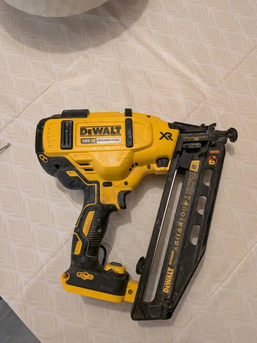 DeWalt nail gun 2nd fixing - Image 3