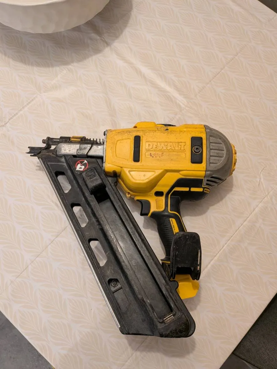 DeWalt nail gun - Image 2
