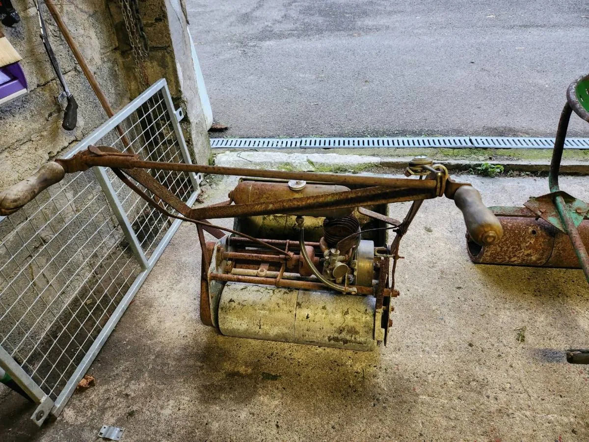 Vintage clynder lawn mower - Image 4