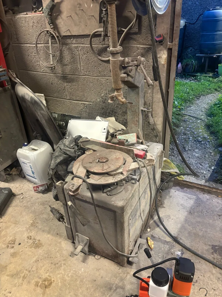Tyre machine - Image 1