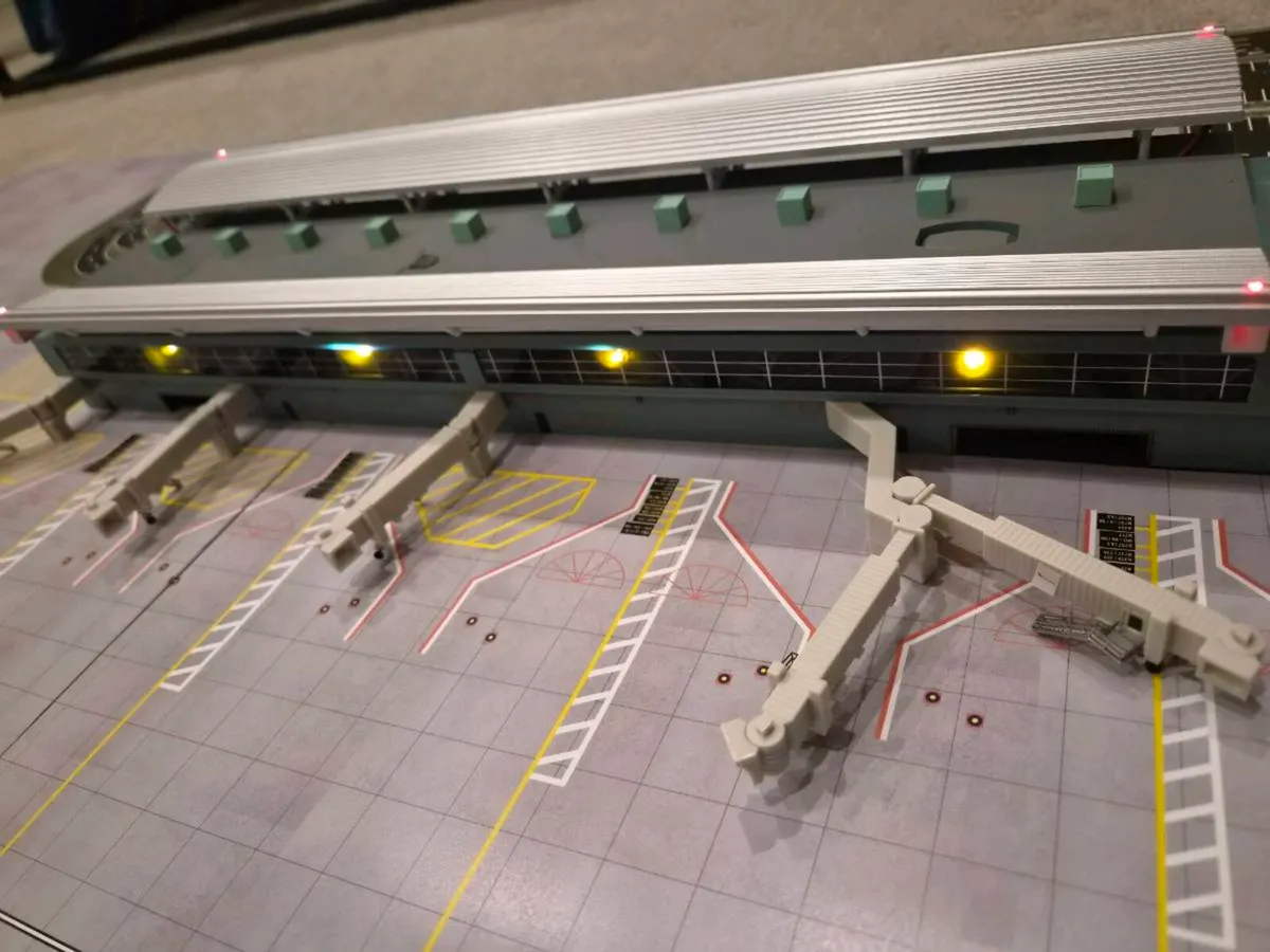 Gemini Jets Airport + Mat - Image 2