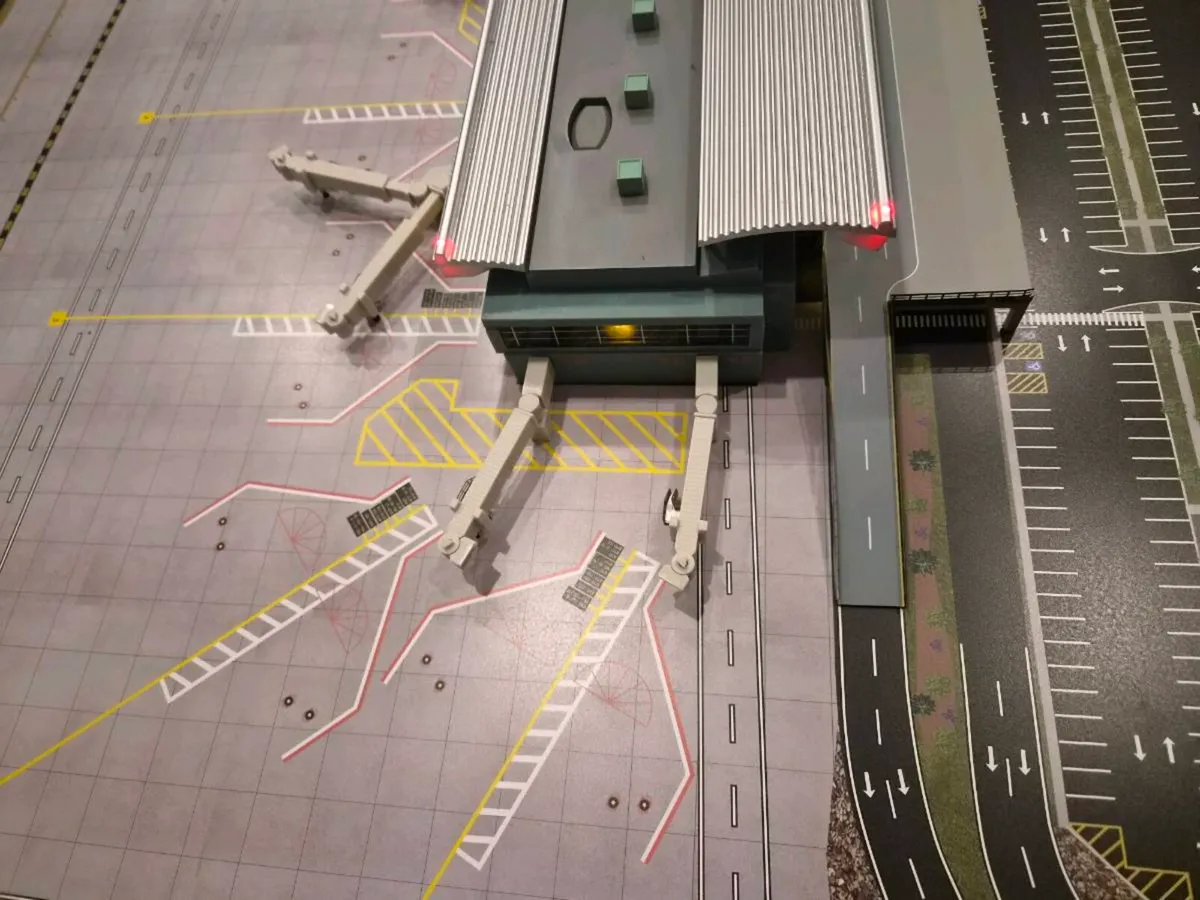 Gemini Jets Airport + Mat - Image 4