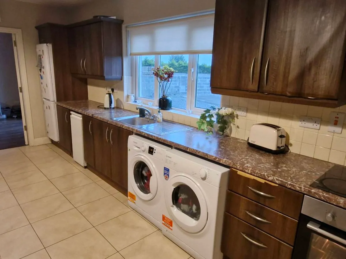 Kitchen units - Image 1