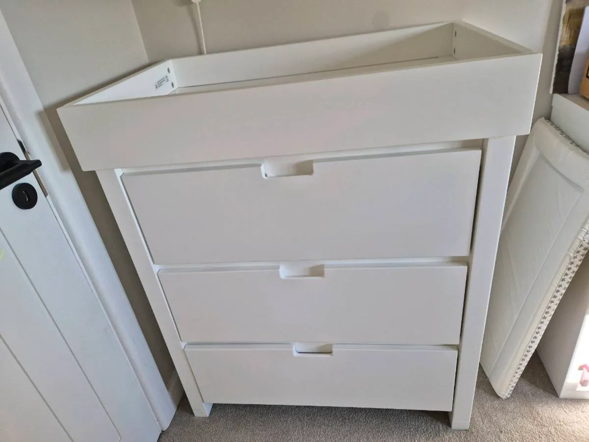 Baby changing unit - Image 1