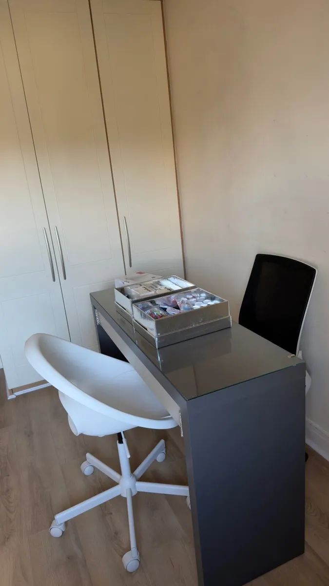 Nail technician setup - Image 2