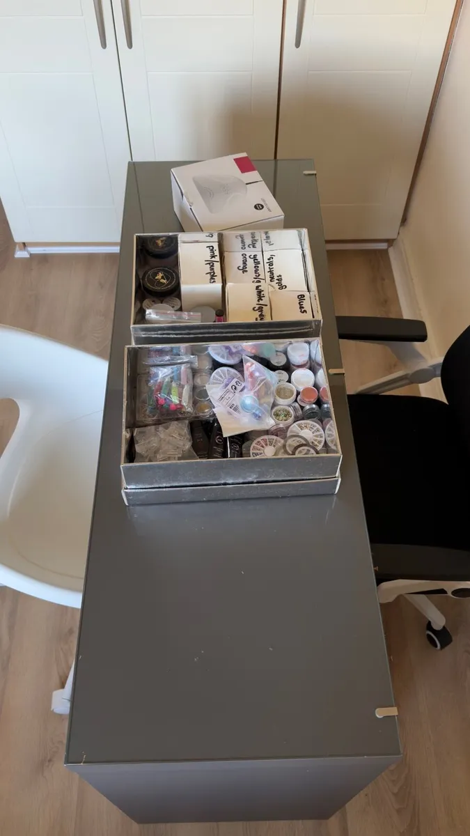 Nail technician setup - Image 3