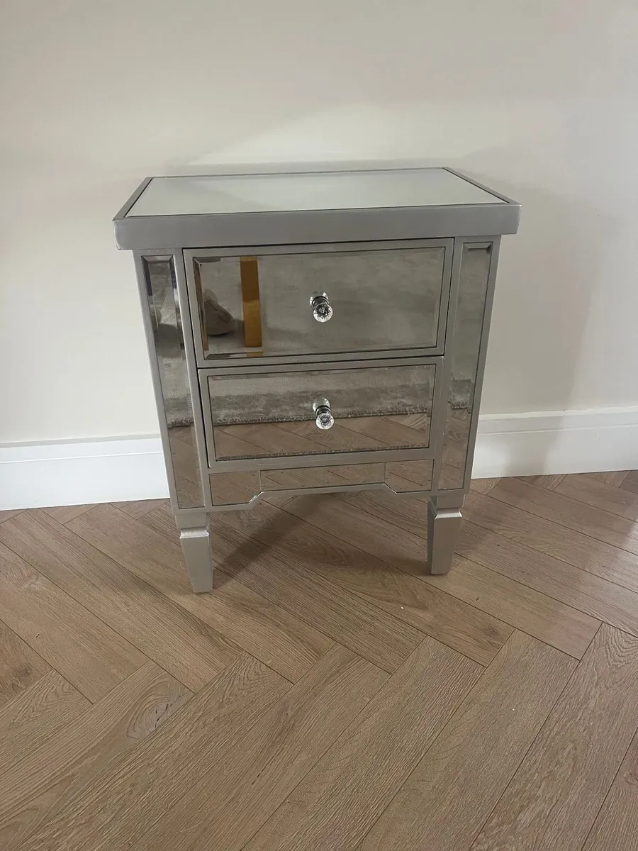 Modern mirrored bedside locker - Image 1