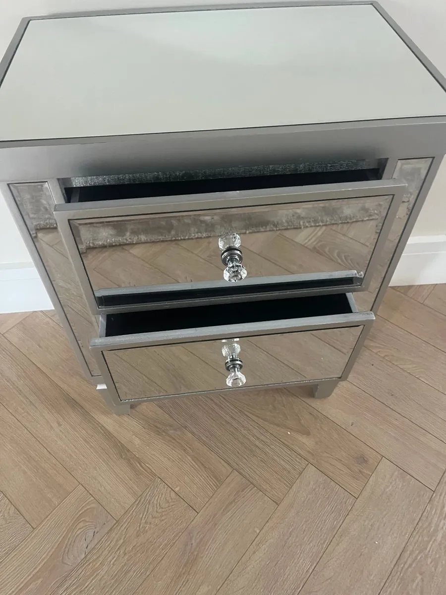 Modern mirrored bedside locker - Image 3
