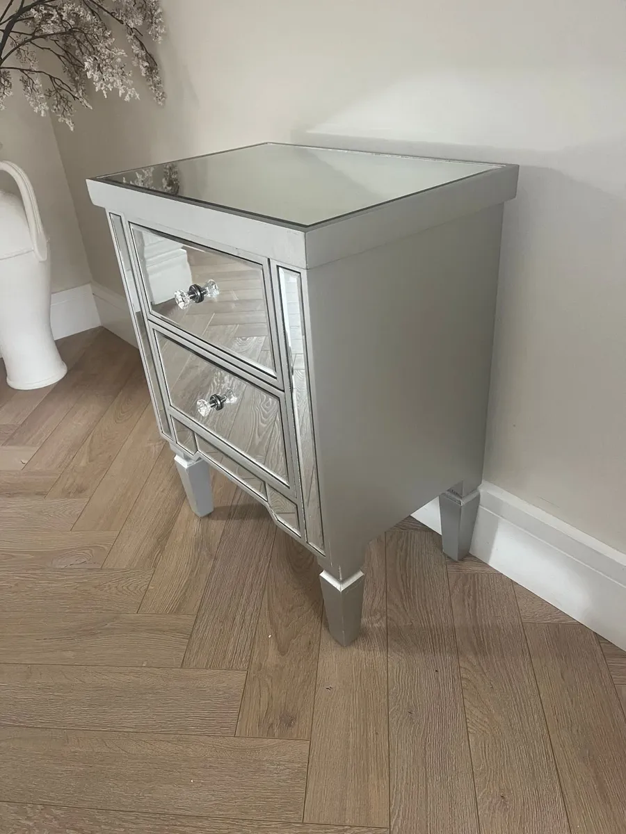 Modern mirrored bedside locker - Image 2