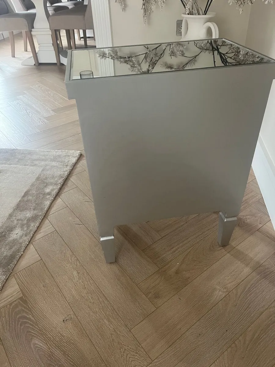 Modern mirrored bedside locker - Image 4