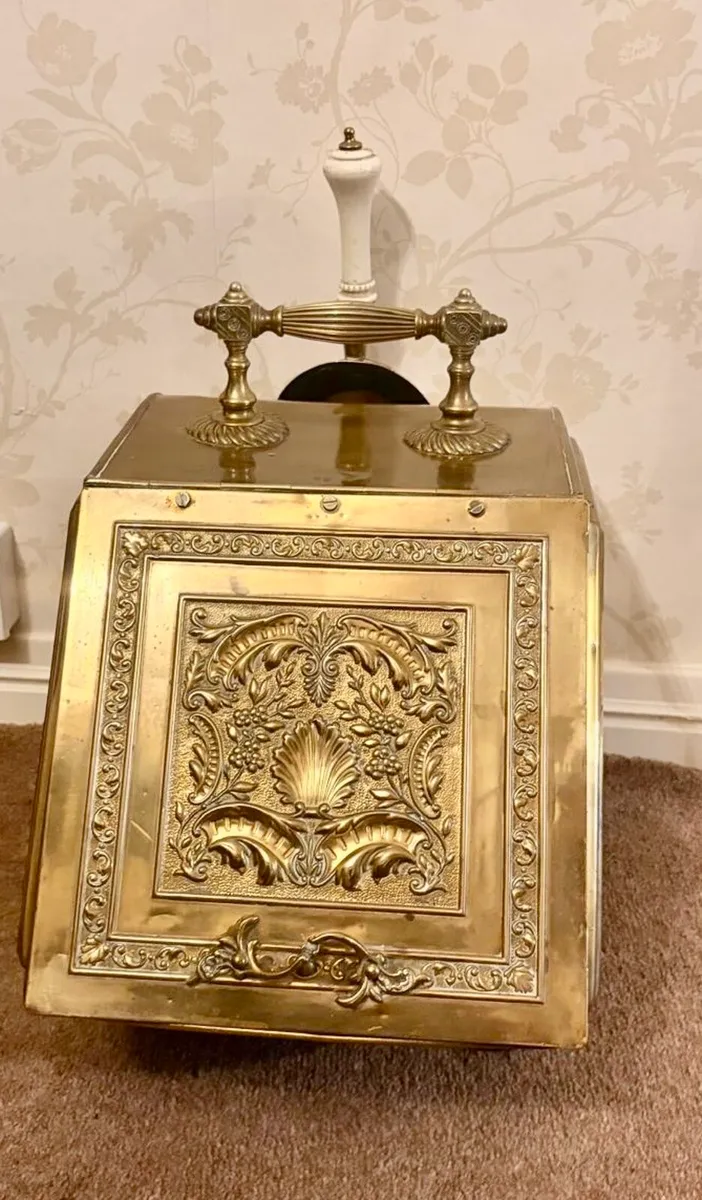 Antique Brass Coal Scuttle / Coal Box with Shovel - Image 2