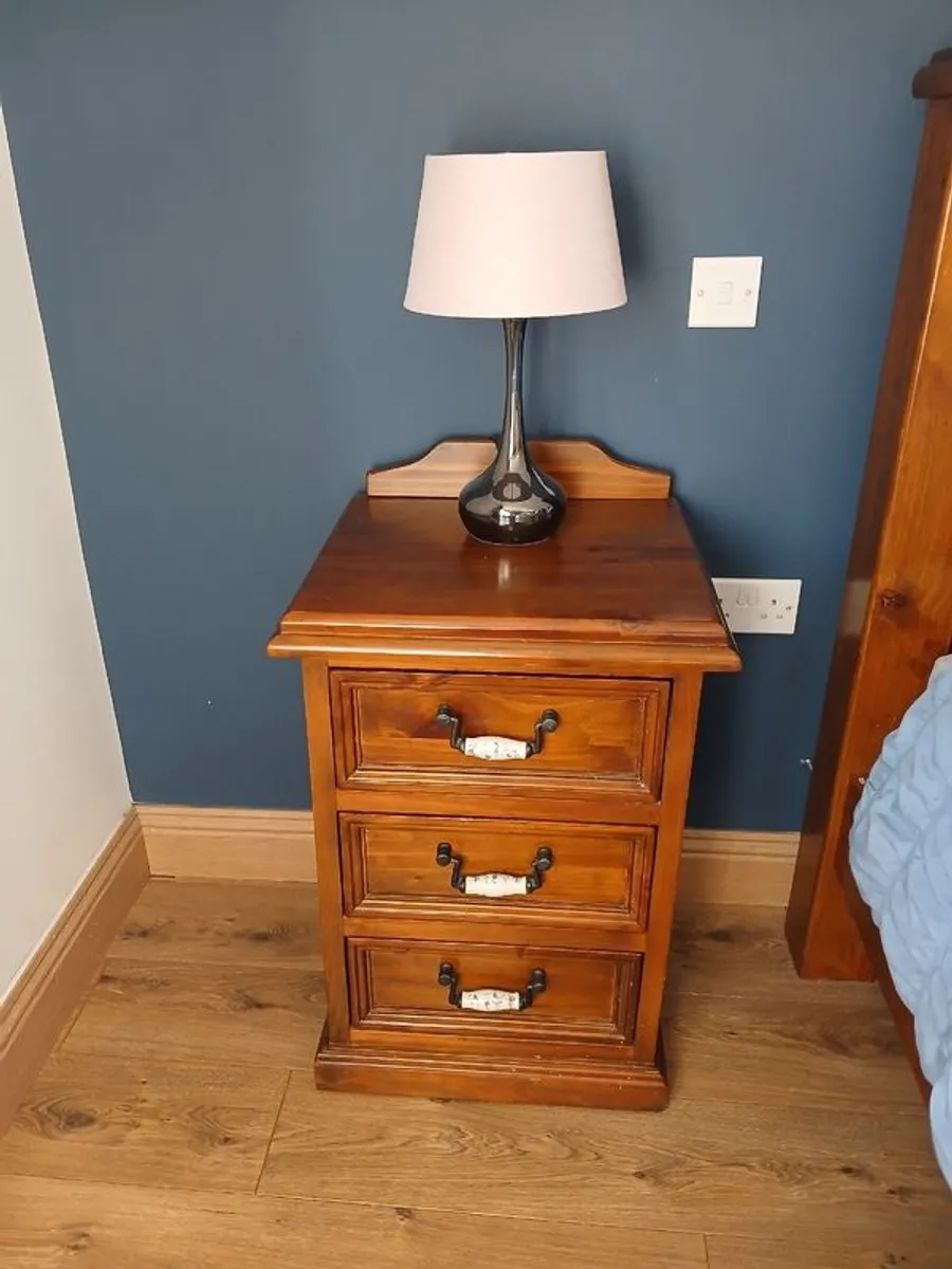 Walnut bedroom furniture - Image 4
