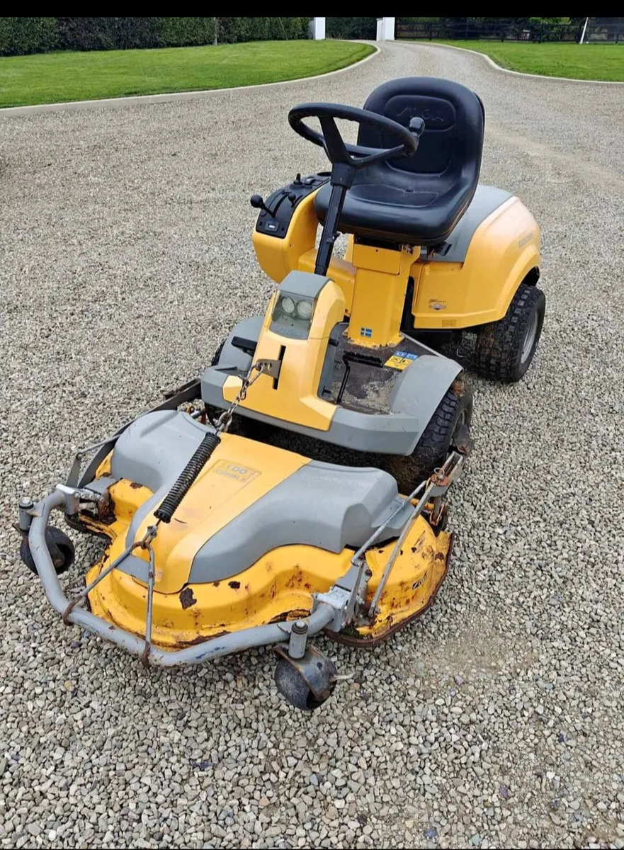 Ride on lawnmower - Image 1