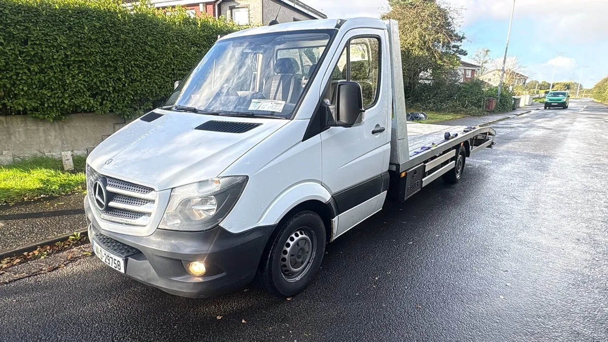 Sprinter recovery truck - Image 2