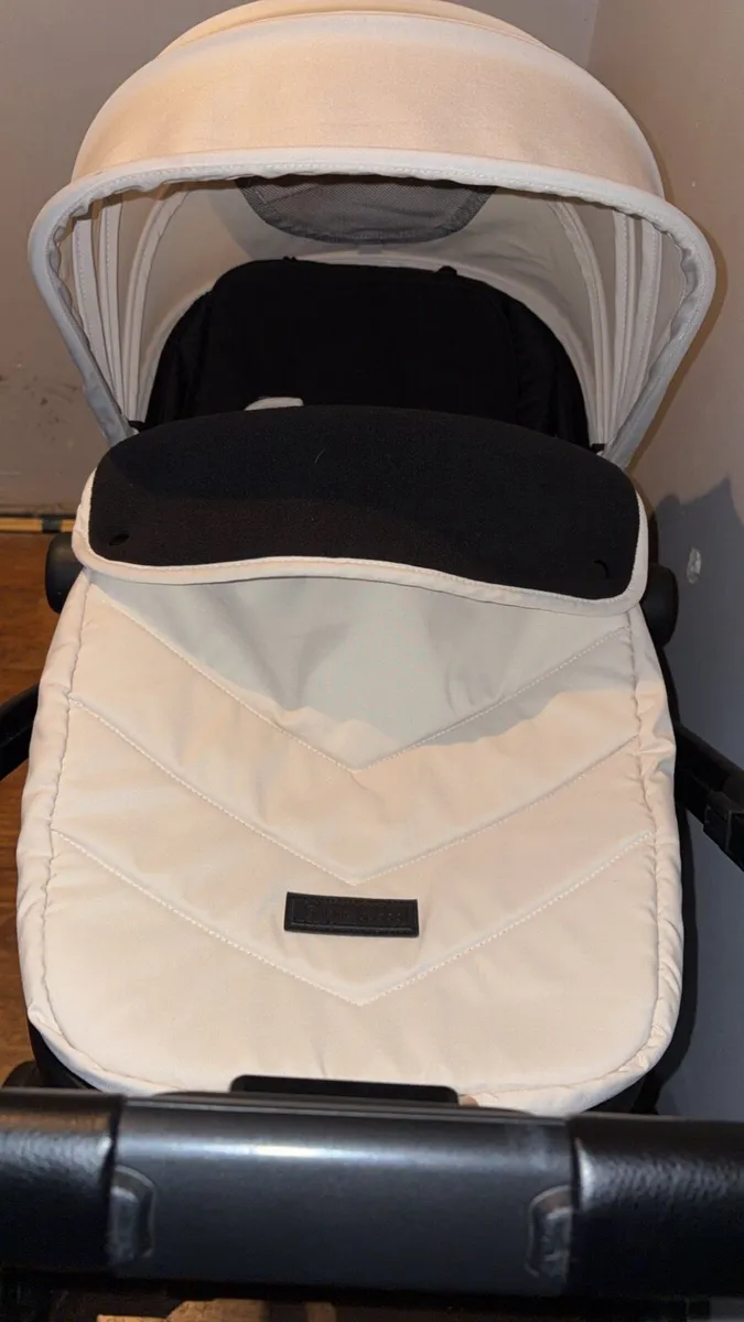 Ickle bubba twin pram - Image 2