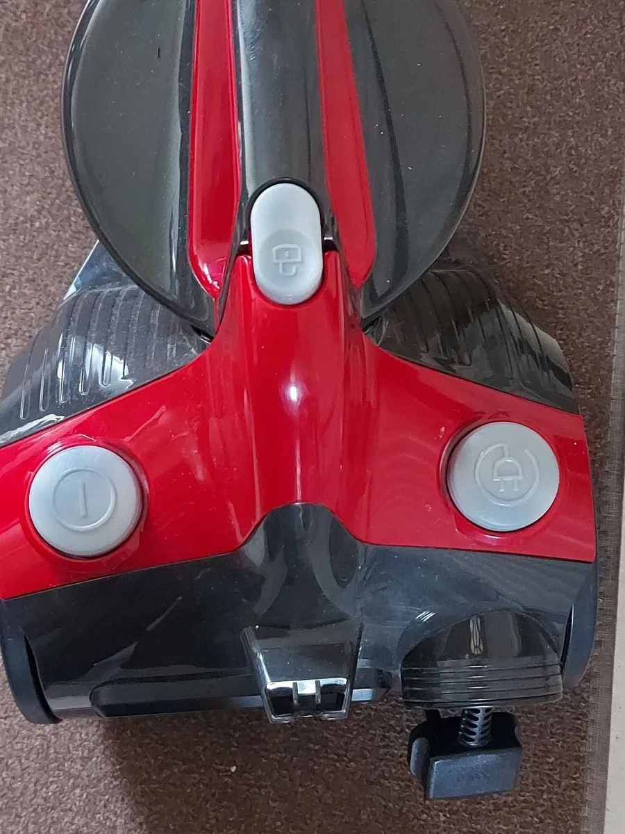 Essentials Vacuum Cleaner Model No. C700VC18 - Image 3