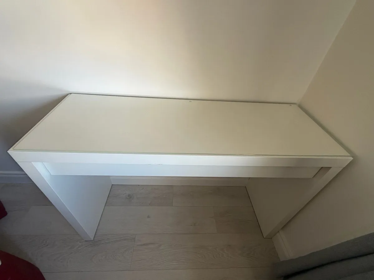 Dressing table